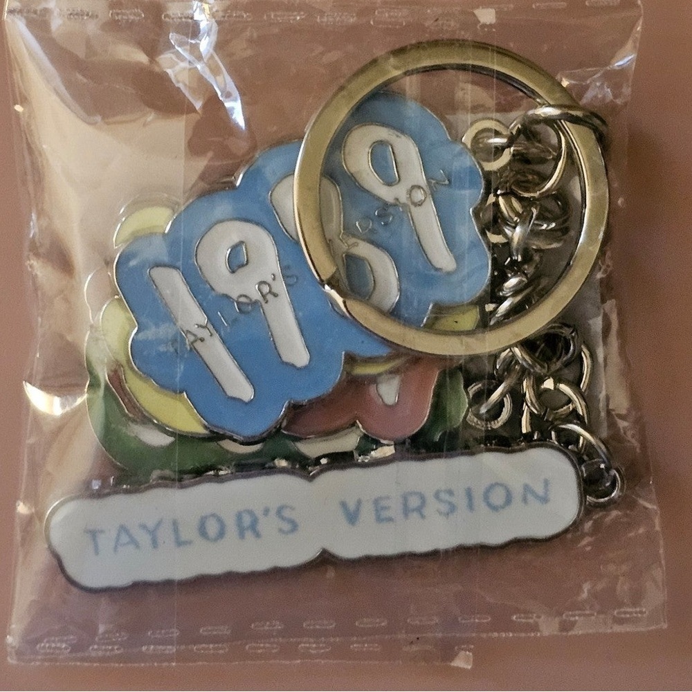 Taylor Swift 1989 Keychain 4 1989 RARE Official NWT UNISEX RARE *Cross - Picture 2 of 3